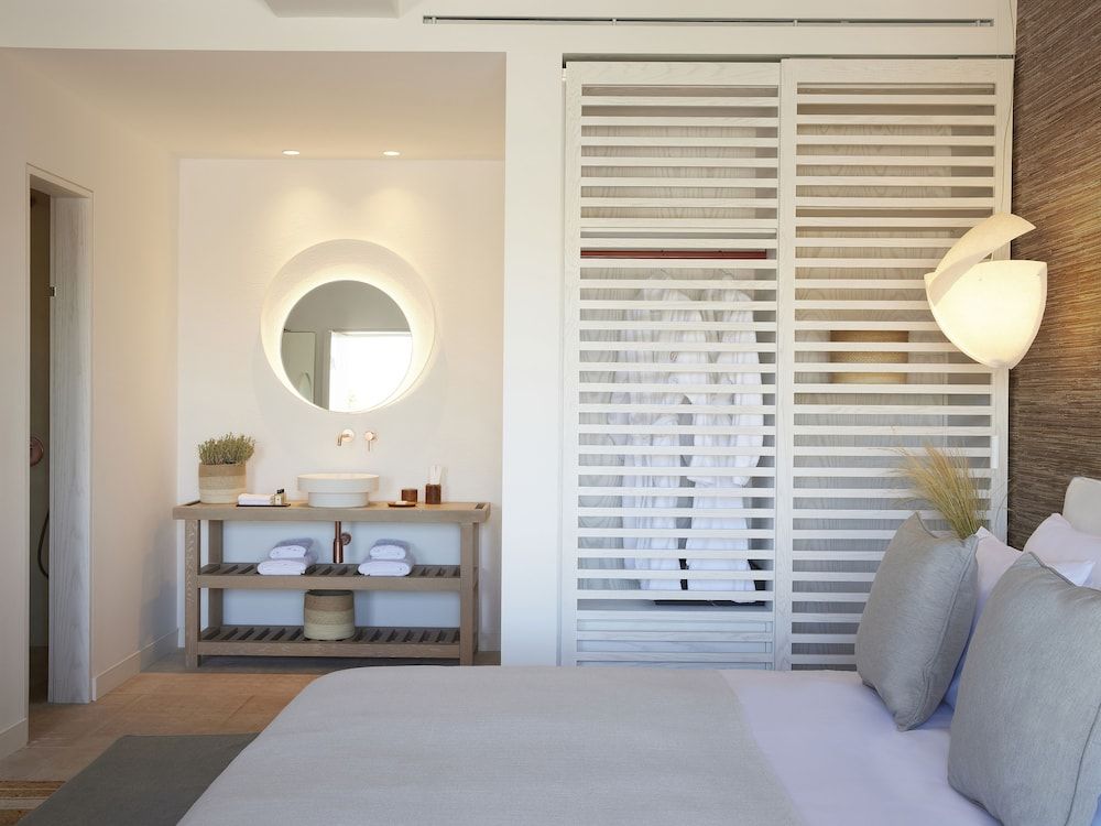 Design Room Partial Sea View with Chill Out Pool