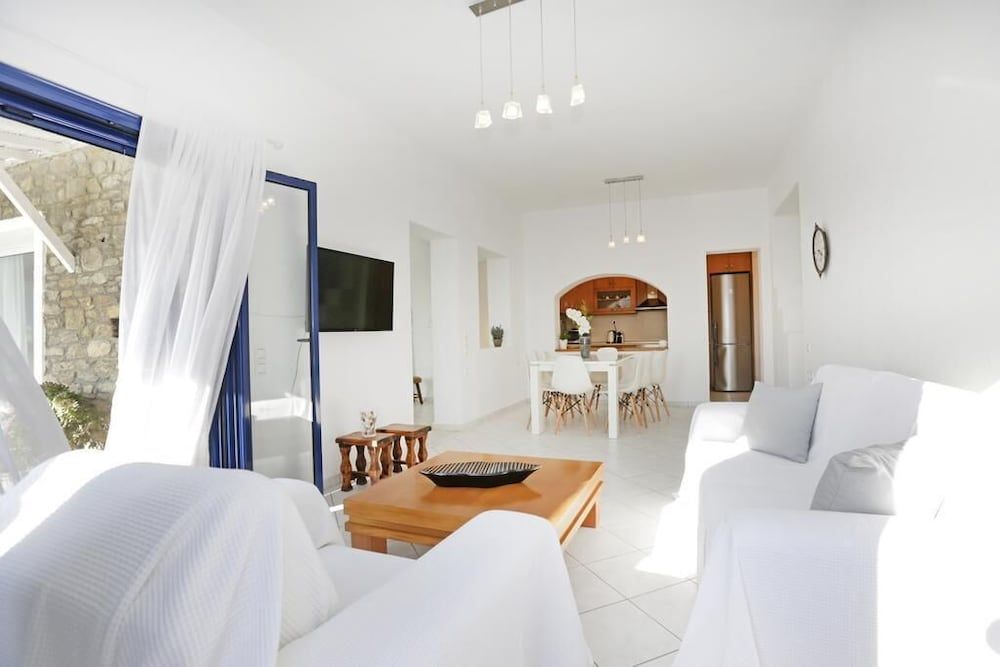 undefined Villa Aella 8