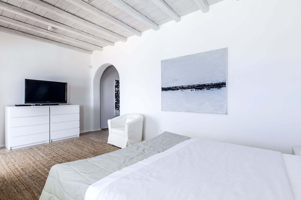 undefined Lazaros 10