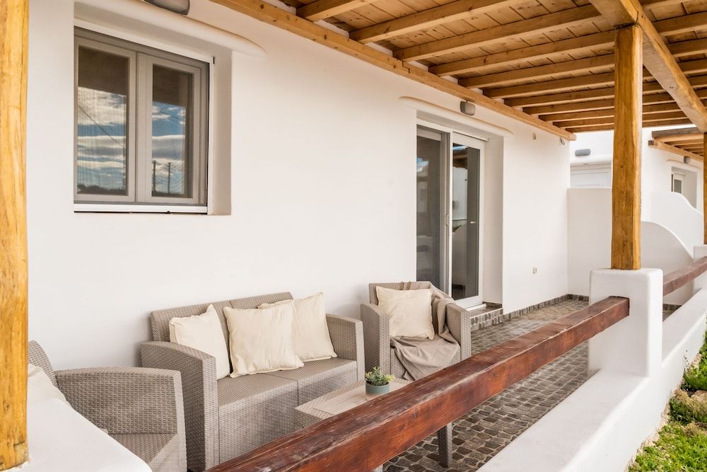 undefined aníko suites Psarou 4