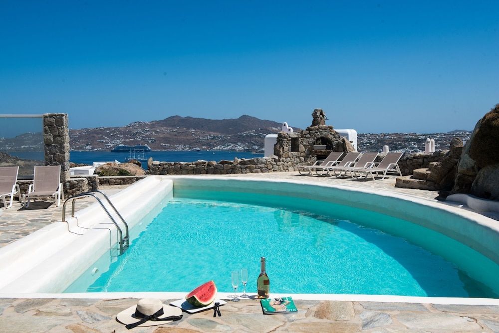 undefined Elegant villa with ocean views & 2 pools 3