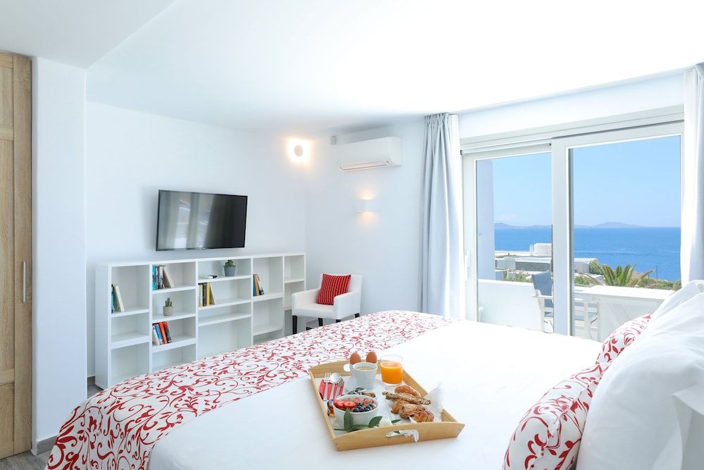 URANOS Deluxe two Bedroom Suite with Sea View, Terrace and Private Pool