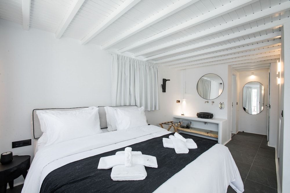 undefined She Mykonos- Luxury Apartments 4