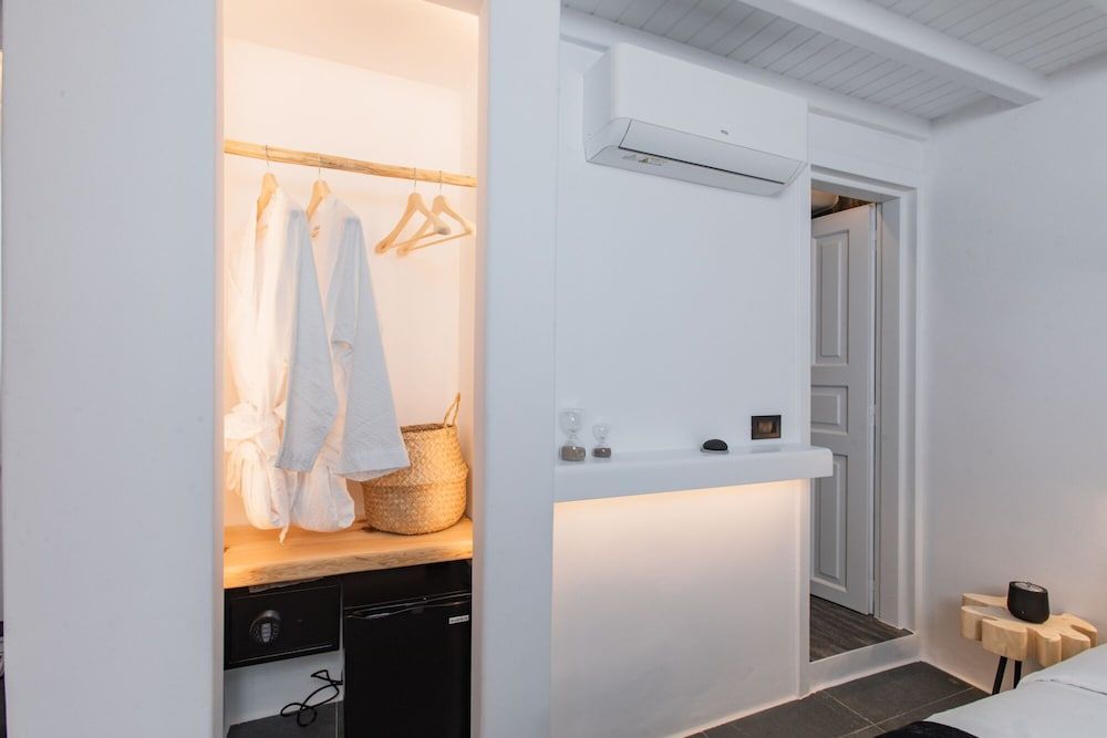 She Mykonos- Luxury Apartments Deluxe Double Room with Veranda 6