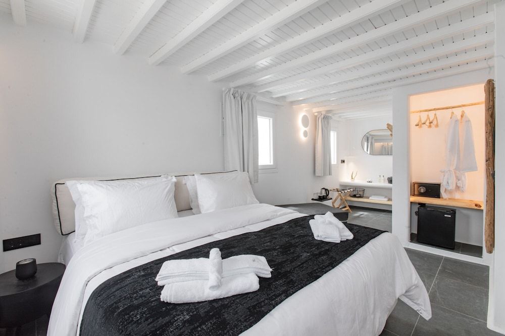 undefined She Mykonos- Luxury Apartments 3