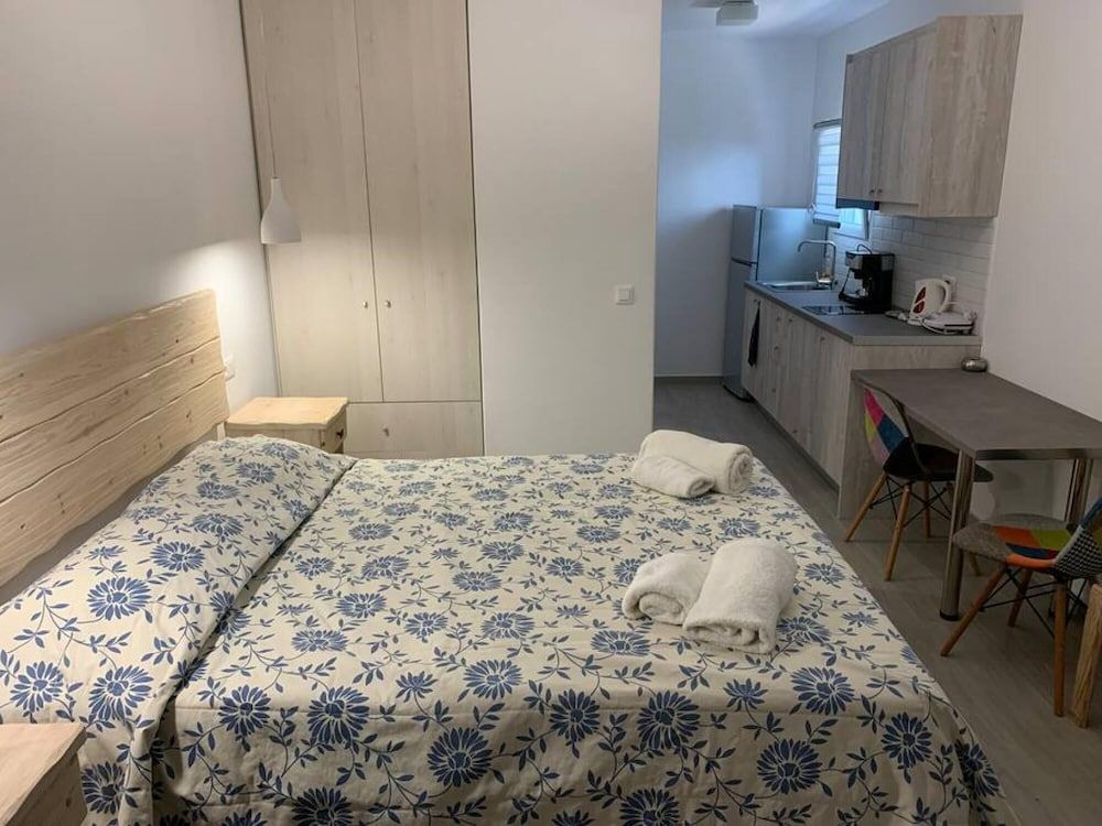 undefined SUN Studio 4 - Close TO 180 Sunset BAR 9