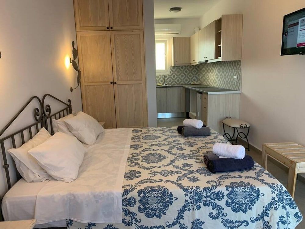 undefined SUN Studio 6 - Close TO 180 Sunset BAR 5