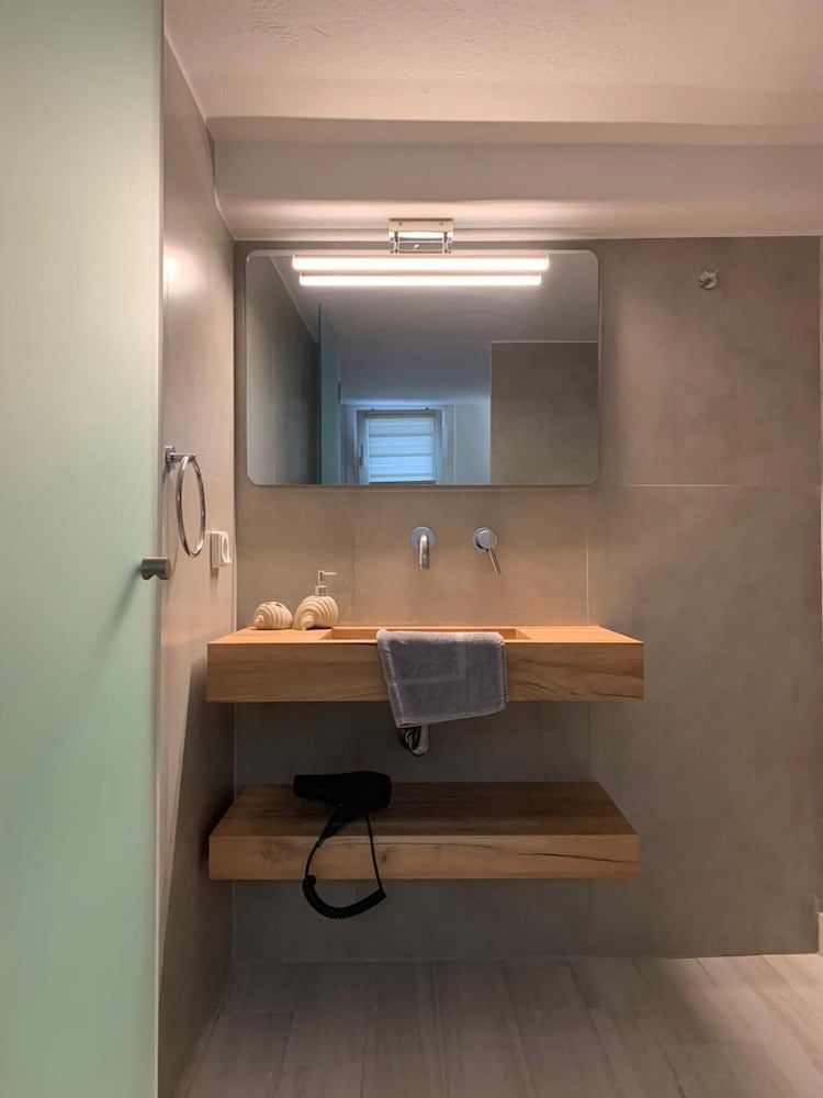 undefined SUN Studio 3 - Close TO 180 Sunset BAR 10