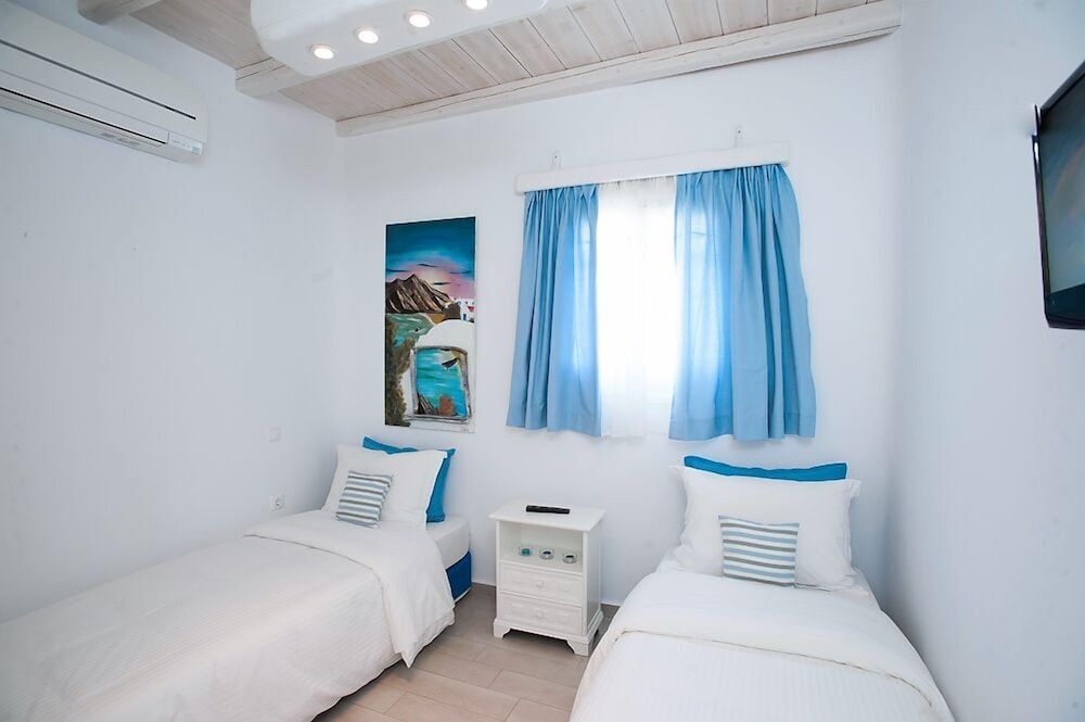 BLUE WATERS MYKONOS BLUE LUXURY HOUSE SEA FRONT