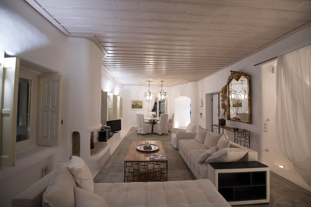 Mykonos Teatro Suites and Villa Villa 17