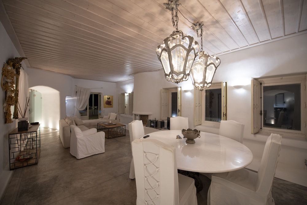 Mykonos Teatro Suites and Villa Villa 18