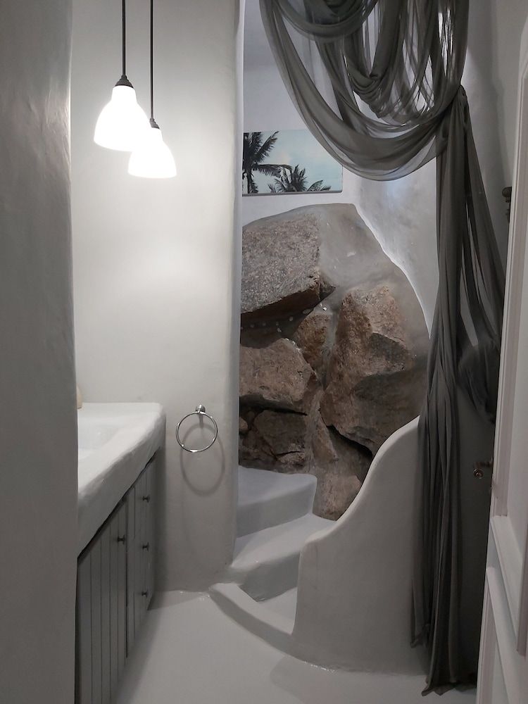 Mykonos Teatro Suites and Villa Villa 21