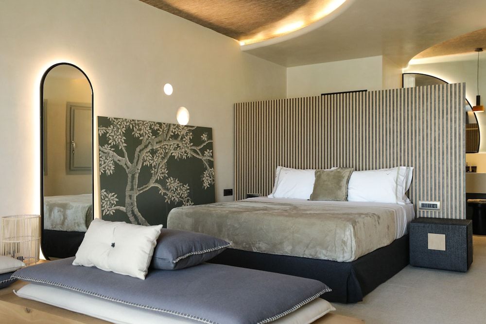 Brilliance of Mykonos Executive Ruby Suite with Private pool 3