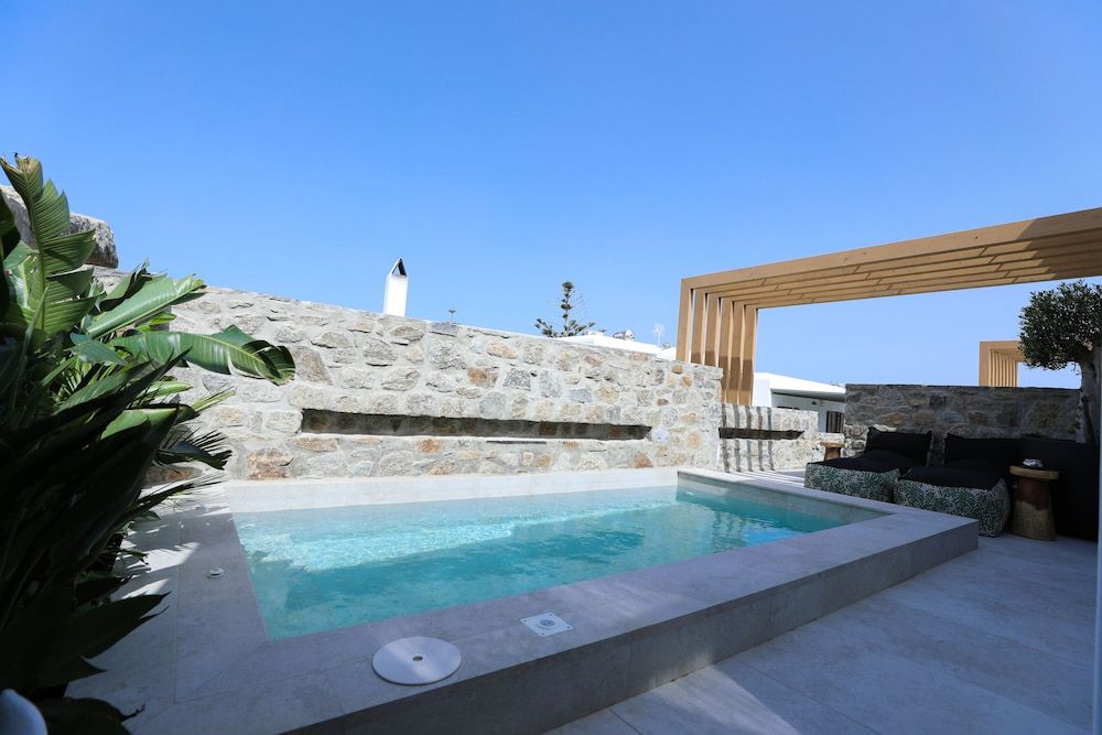 Brilliance of Mykonos Executive Ruby Suite with Private pool 4