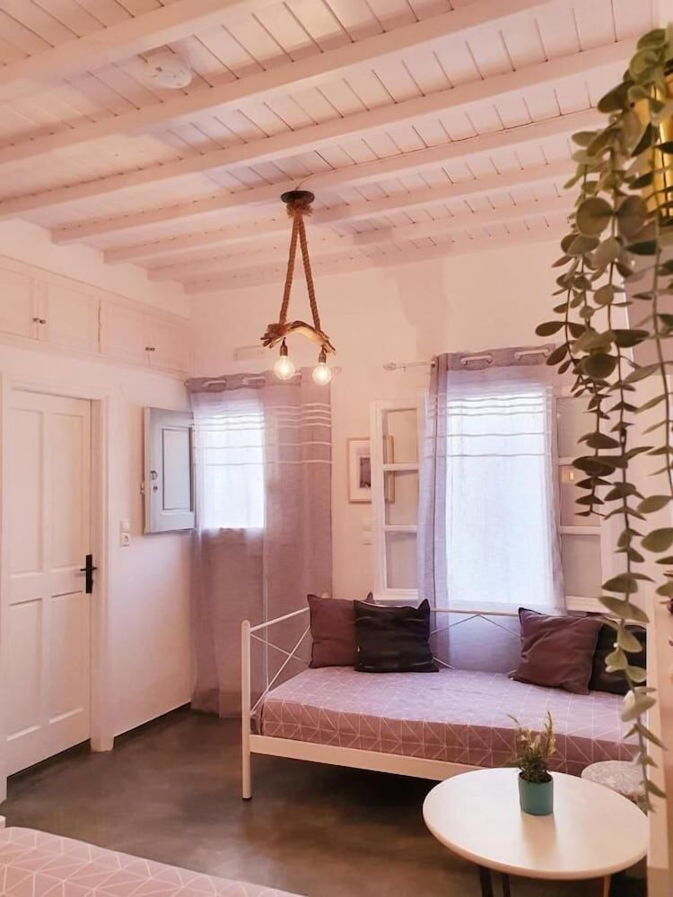 undefined Cute studio in downtown Mykonos 8