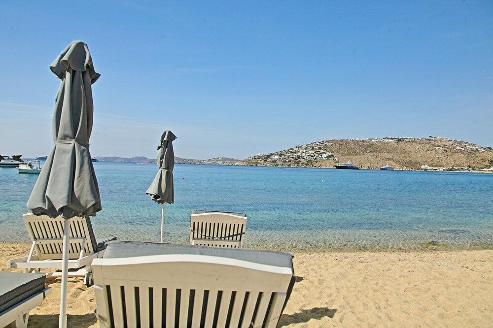 undefined Maganos Eikosidio in Thira 5