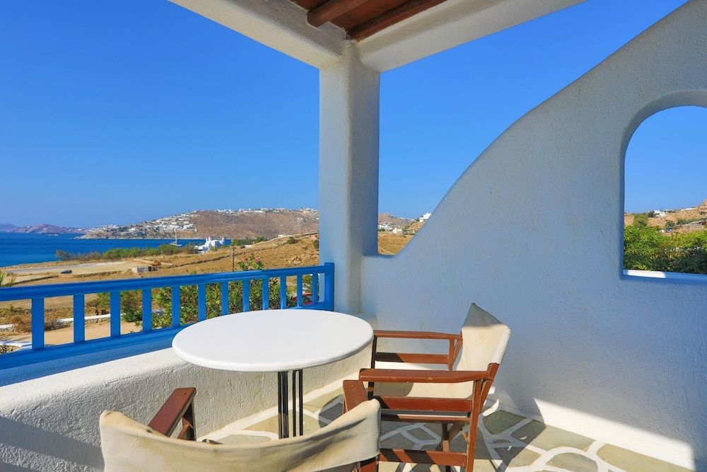 undefined Maganos Dekaocto in Thira 6