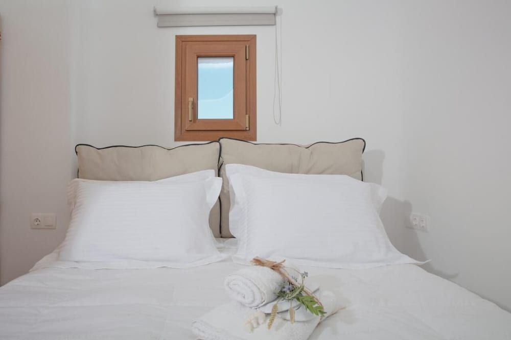 undefined Granite Village 8