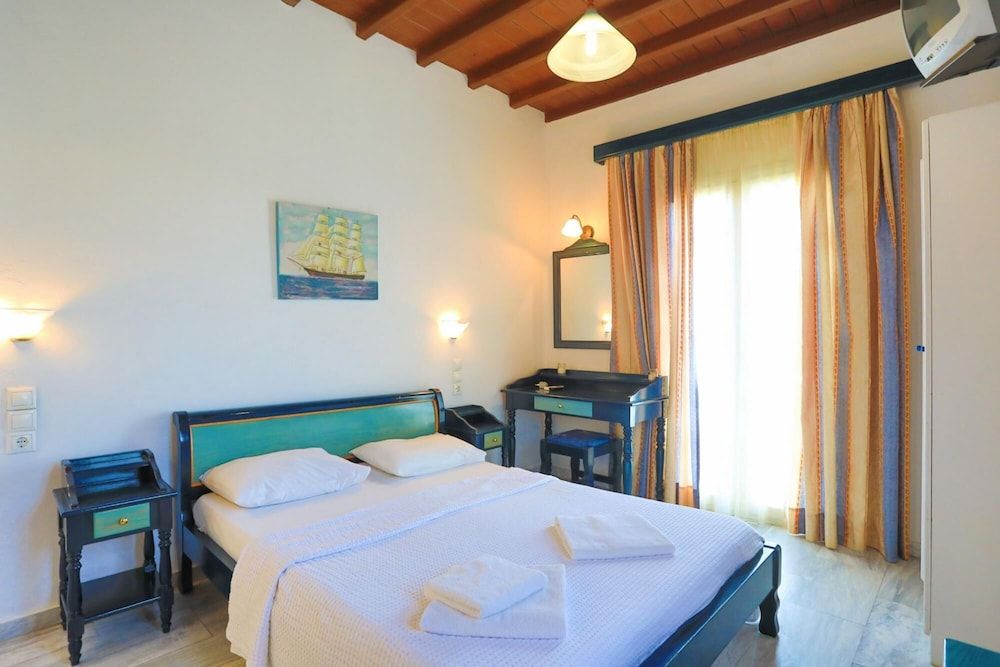 undefined Maganos Eikosi in Thira 10