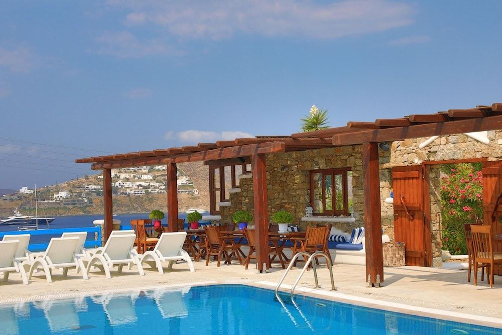 undefined Maganos Eikosi in Thira 5