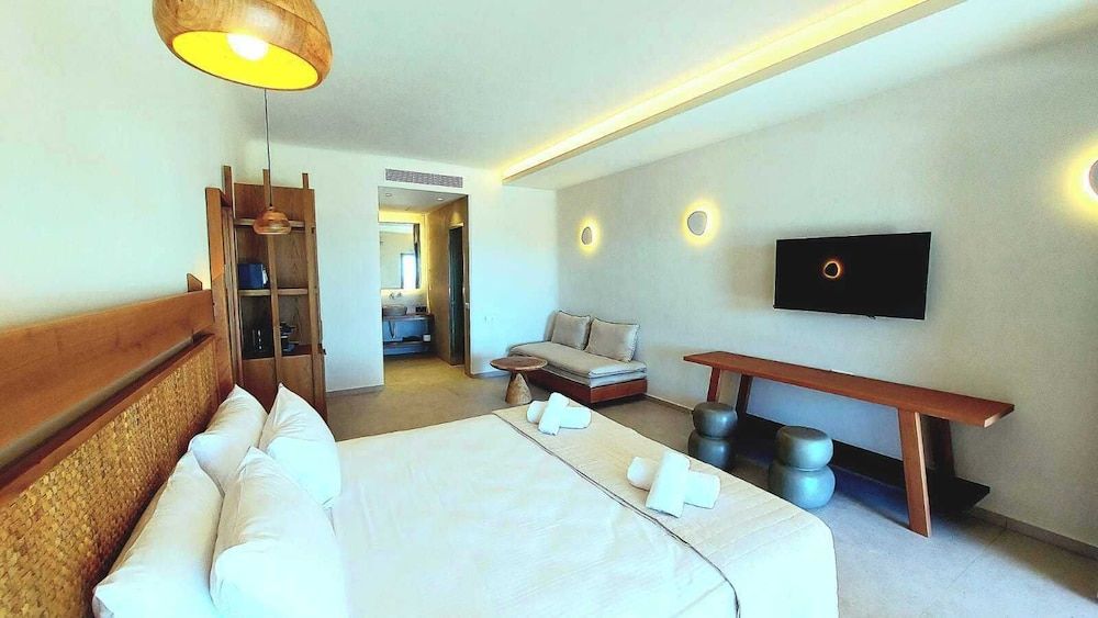 PRIVILEGE HOUSES Superior Suite Private Pool 3