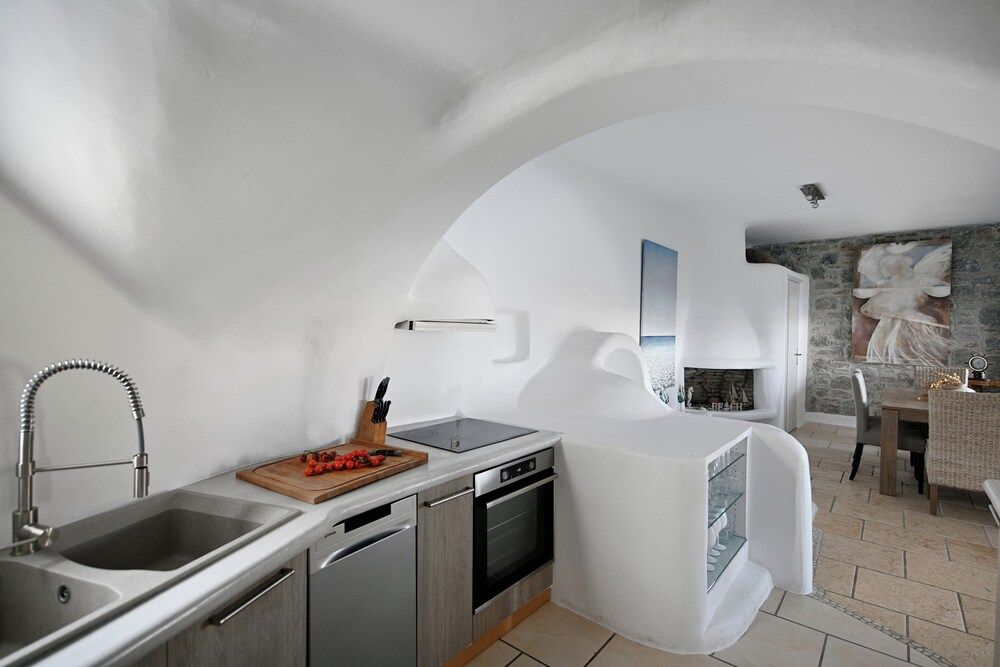 Paraga Scorpios Villa1 hot tub 7 Mins Walk to Beach by Calypso Sunset Villas Villa, 6 Bedrooms, Smoking, Balcony 13