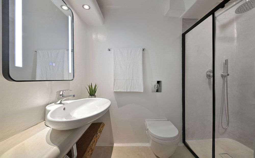 Paraga Scorpios Villa1 hot tub 7 Mins Walk to Beach by Calypso Sunset Villas Villa, 6 Bedrooms, Smoking, Balcony 14