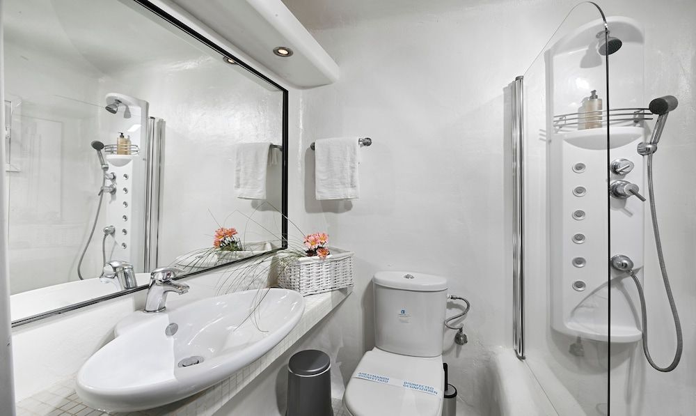 Paraga Scorpios Villa1 hot tub 7 Mins Walk to Beach by Calypso Sunset Villas Villa, 6 Bedrooms, Smoking, Balcony 18