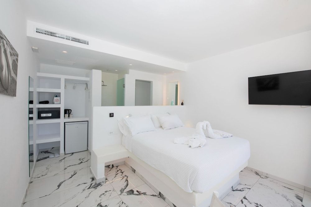 Bianco a Nero Mykonos Economy Room 13