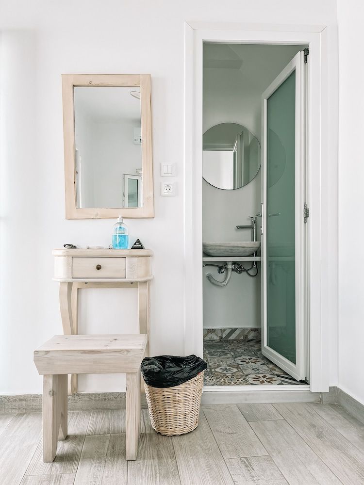 Eleanna's Mykonos Deluxe Room 5