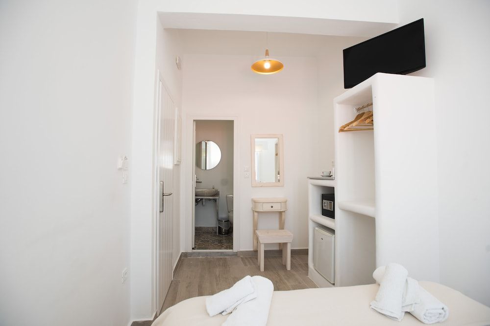 Eleanna's Mykonos Deluxe Room 9