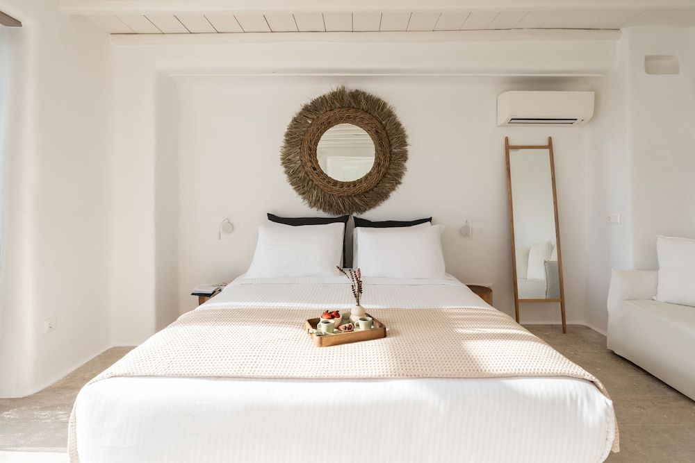 Honeymoon Suite with Hot Tub and Sea View