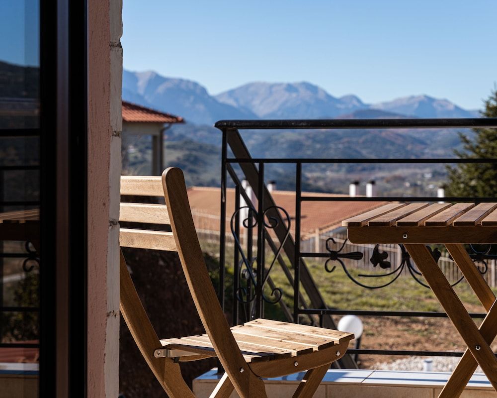 GM Luxury Suites Kalavryta Premium Suite 3