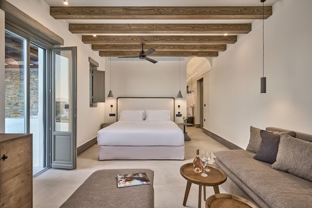 Panoramic Suite Chill Out Pool