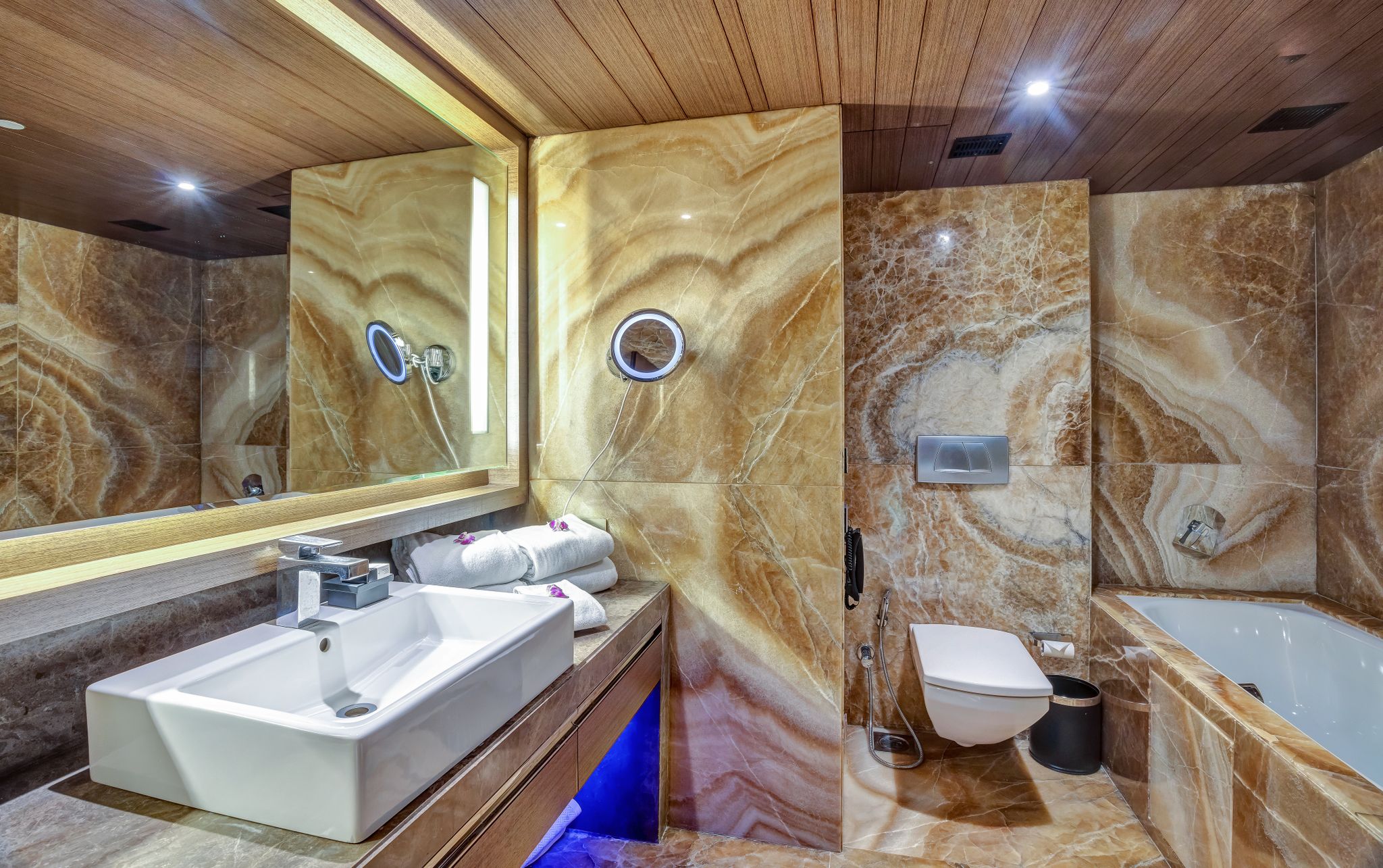 Uranus City (Non-smoking) Suite