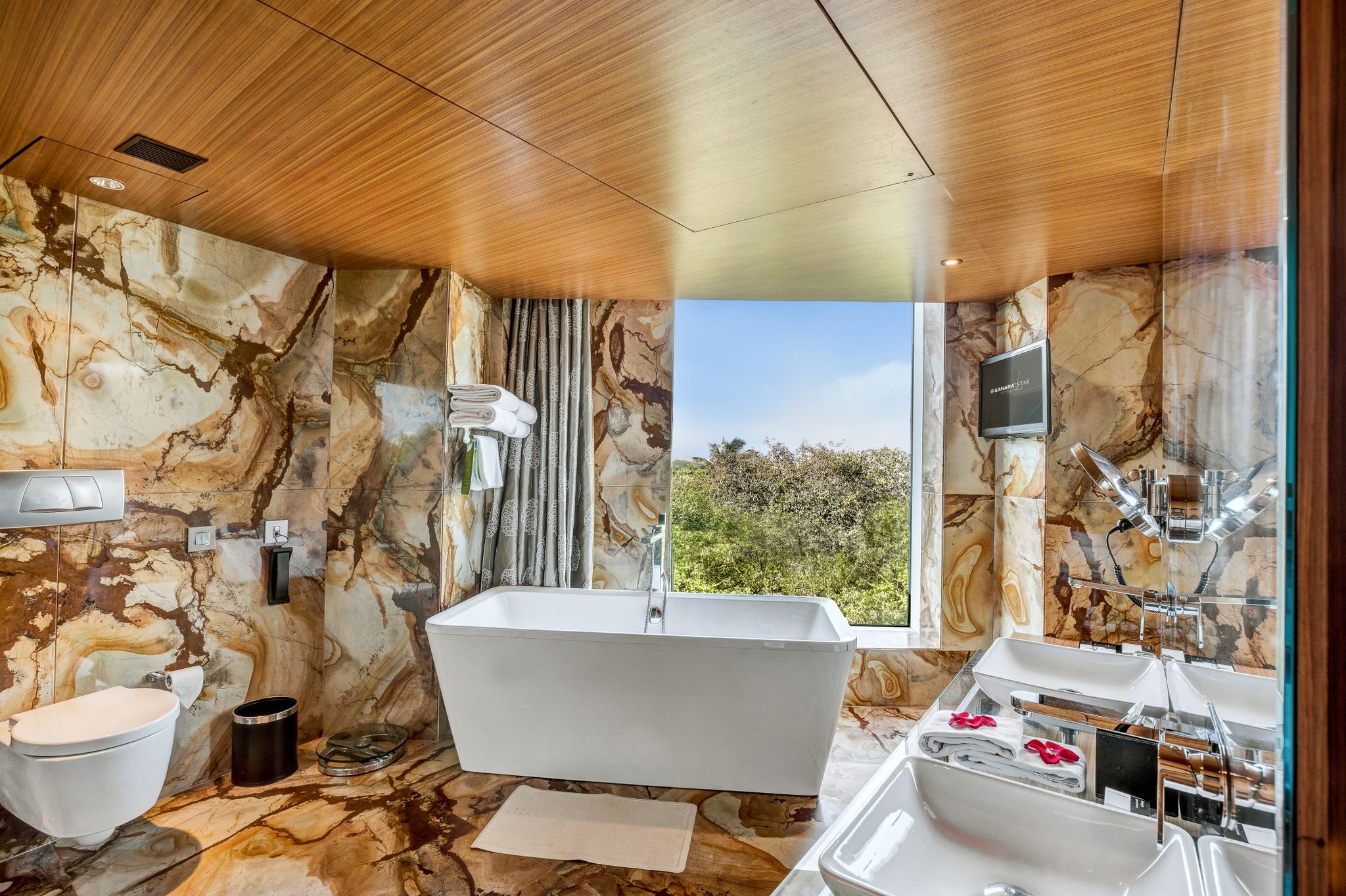 Neptune City (Non-smoking) Suite