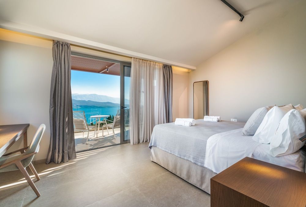 Honeymoon Penthouse, Sea View