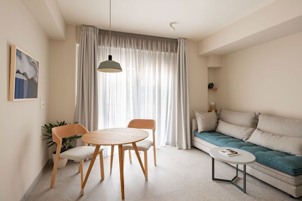 One Bedroom Apartment T