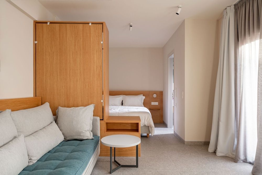 Deluxe Studio Apartment N
