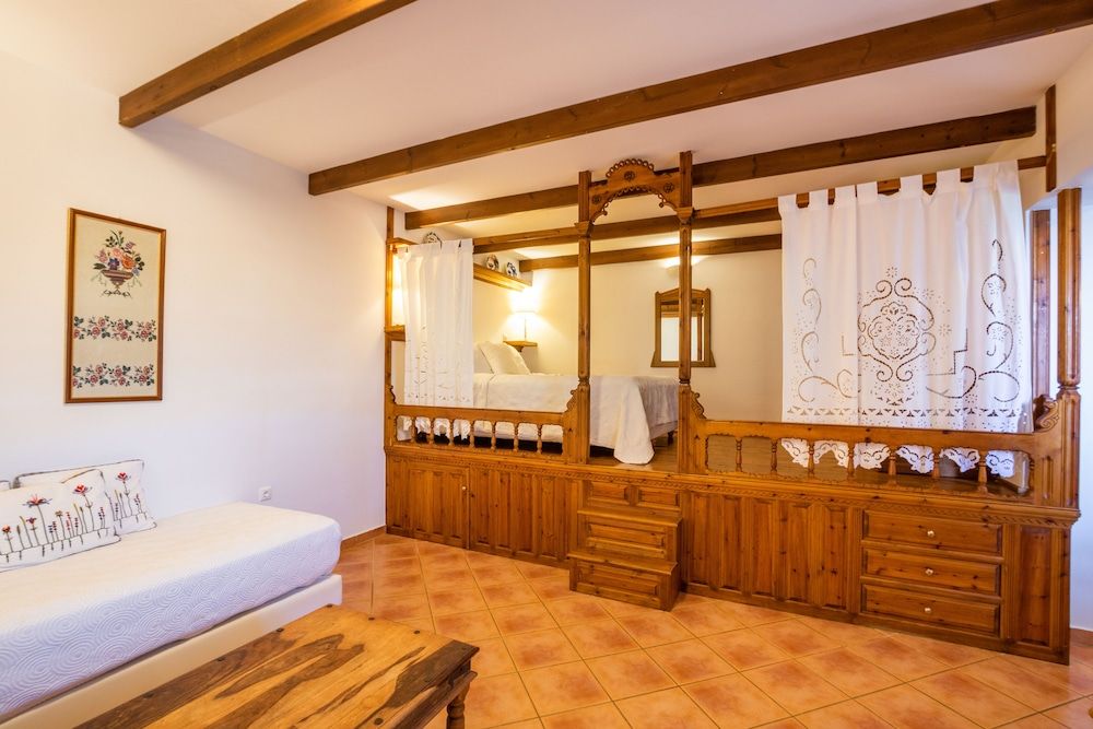 Family Room, Garden View