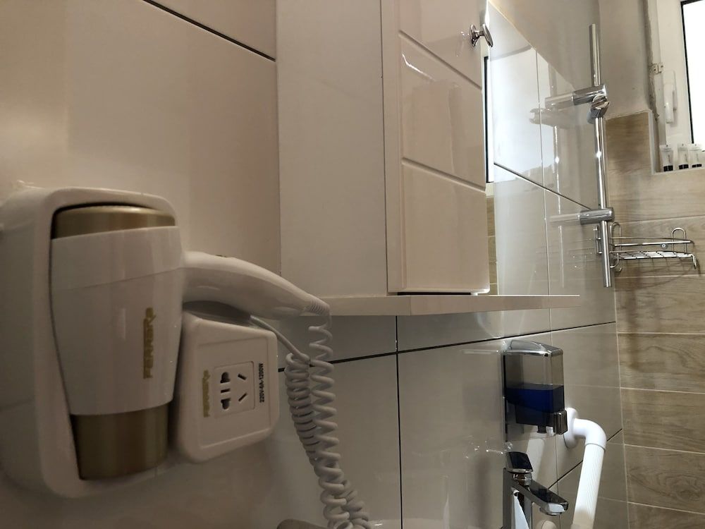 Lemon Tree Suites Near ATH Airport Deluxe Apartment 9