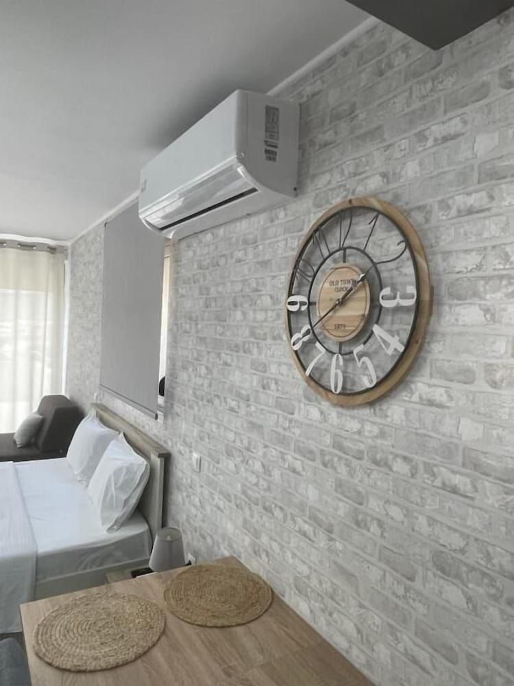 AVR DELUXE SUITES 6 AIRPORT FREE SHUTTLE Luxury Studio Suite 7