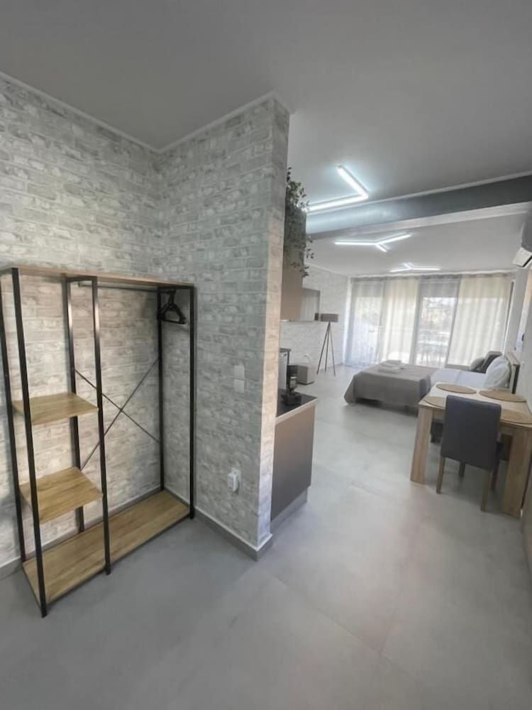 AVR DELUXE SUITES 6 AIRPORT FREE SHUTTLE Luxury Studio Suite 6