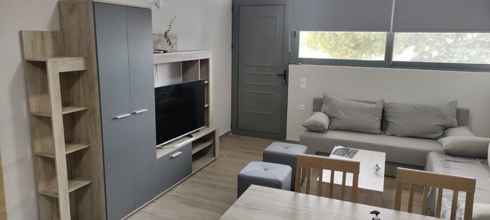 AVR DELUXE SUITES 6 AIRPORT FREE SHUTTLE Family Apartment 8