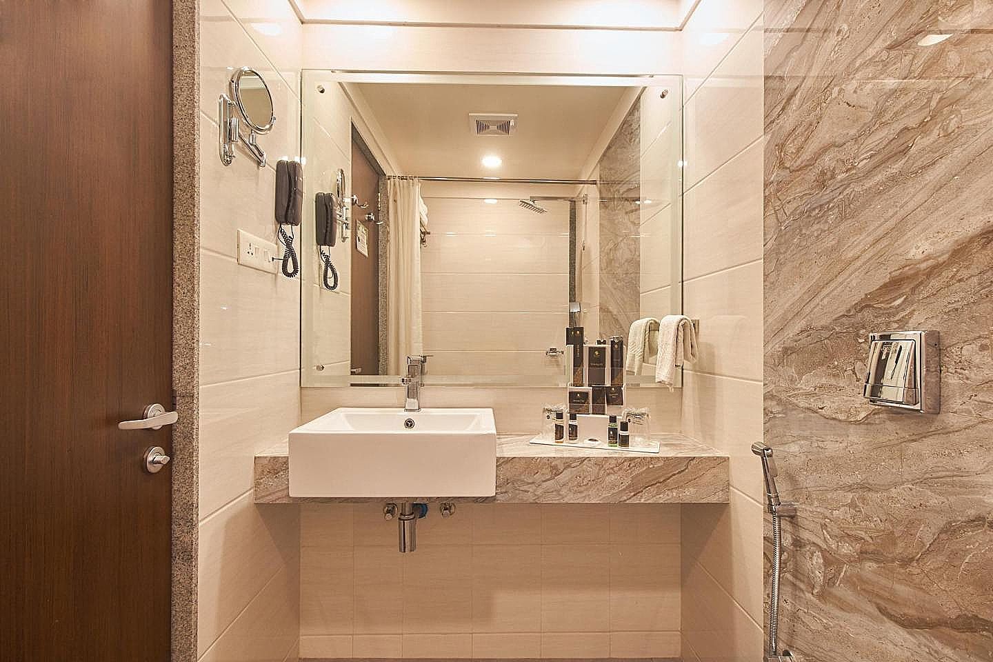 Hotel Suba Galaxy Deluxe Double or Twin Room  9