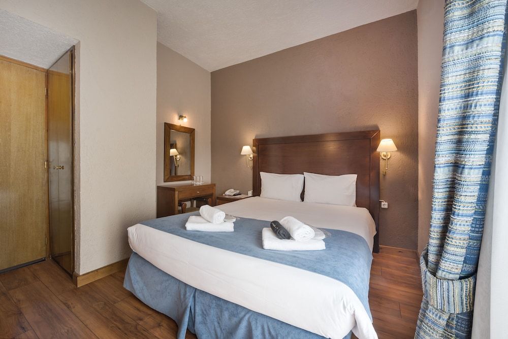 Arahova Inn Hotel Triple Room 3