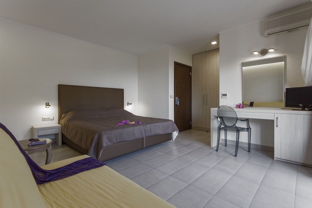 Junior Suite, Partial Sea View