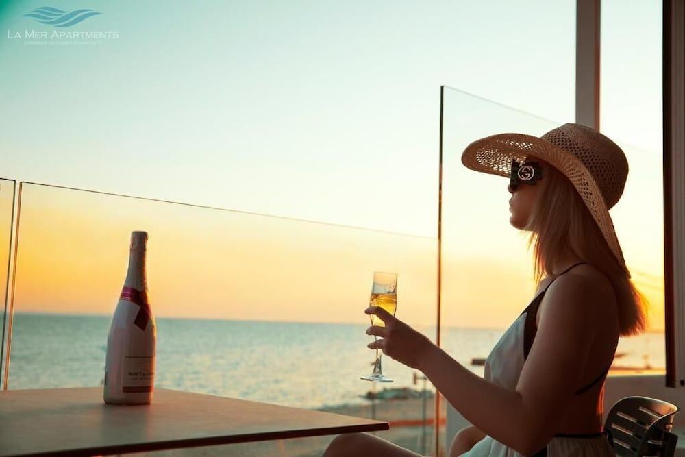 La Mer Apartments Luxury Suite, Sea View 3