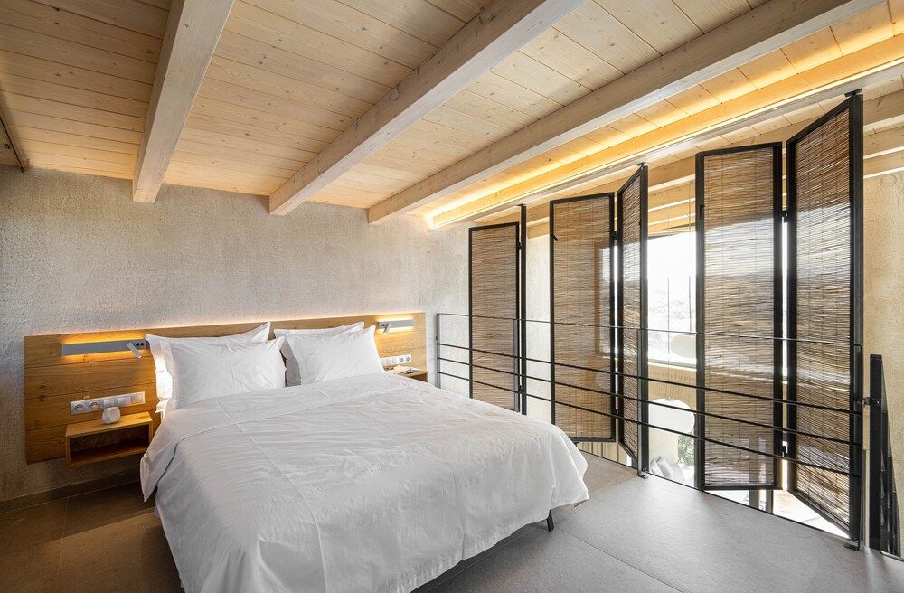 Etheres Senior Villa, Private Pool, Mountain View 2