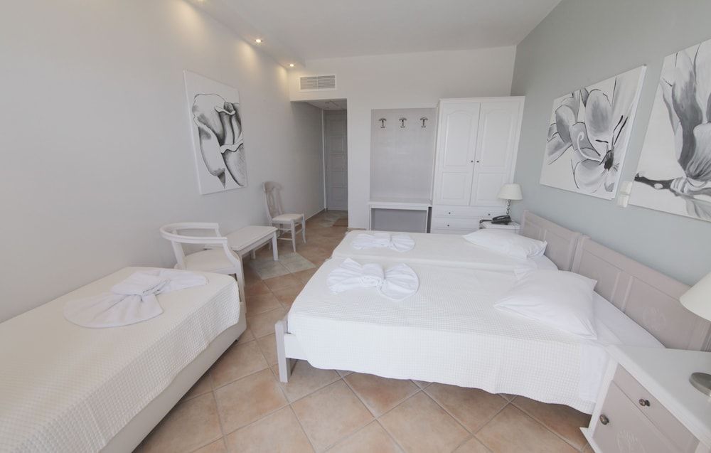 Triple Room with Sea View & Balcony
